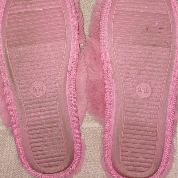 WOMENS 9/10 PINK FLUFFY SLIPPERS - Picture 4 of 5